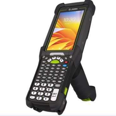 Coletor de dados Zebra MC9450 industrial em formato pistola, com teclado físico alfanumérico, tela de 4,3 polegadas e leitor de longo alcance